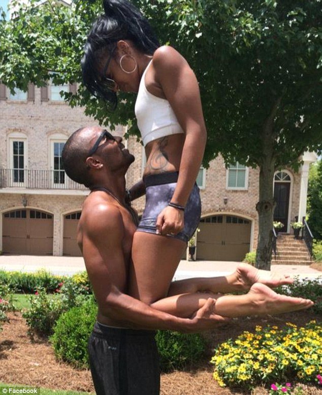 Η ερωτική σχέση της κόρης της Γουίτνεϊ Χιούστον με τον αδελφό της και τα  τραύματα στο σώμα της [εικόνες] | iefimerida.gr 5