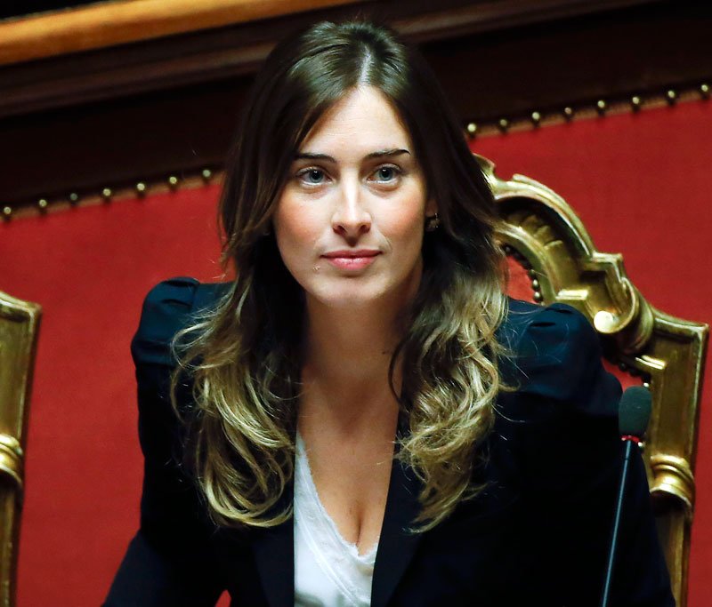 «Ο Βαρουφάκης δεν είναι ο τύπος μου», λέει η σέξι υπουργός του Ρέντσι [εικόνες] | iefimerida.gr 5