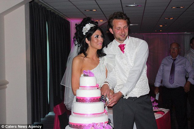 Γέλασε τελευταία: Ο πρώην της την αποκαλούσε χοντρή και άσχημη -Εχασε 30 κιλά και ξαναπαντρεύτηκε [εικόνες] | iefimerida.gr 3