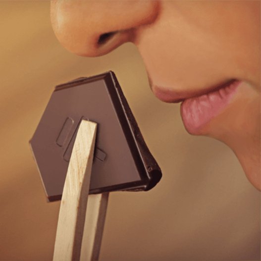 Η πιο ακριβή σοκολάτα στον κόσμο κοστίζει 260 δολάρια και τρώγεται με ξυλάκια [εικόνες]  | iefimerida.gr 4