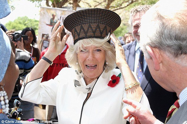 Το πονηρό μυστικό της Καμίλα: Πώς κάνει ό,τι θέλει τον πρίγκιπα Κάρολο [εικόνες] | iefimerida.gr 3