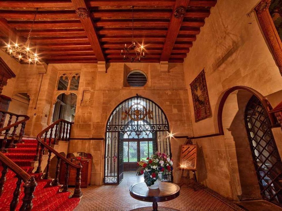 Το κάστρο του Παραμυθιού στο Παρίσι που αναζητά ιδιοκτήτη [εικόνες] | iefimerida.gr 8