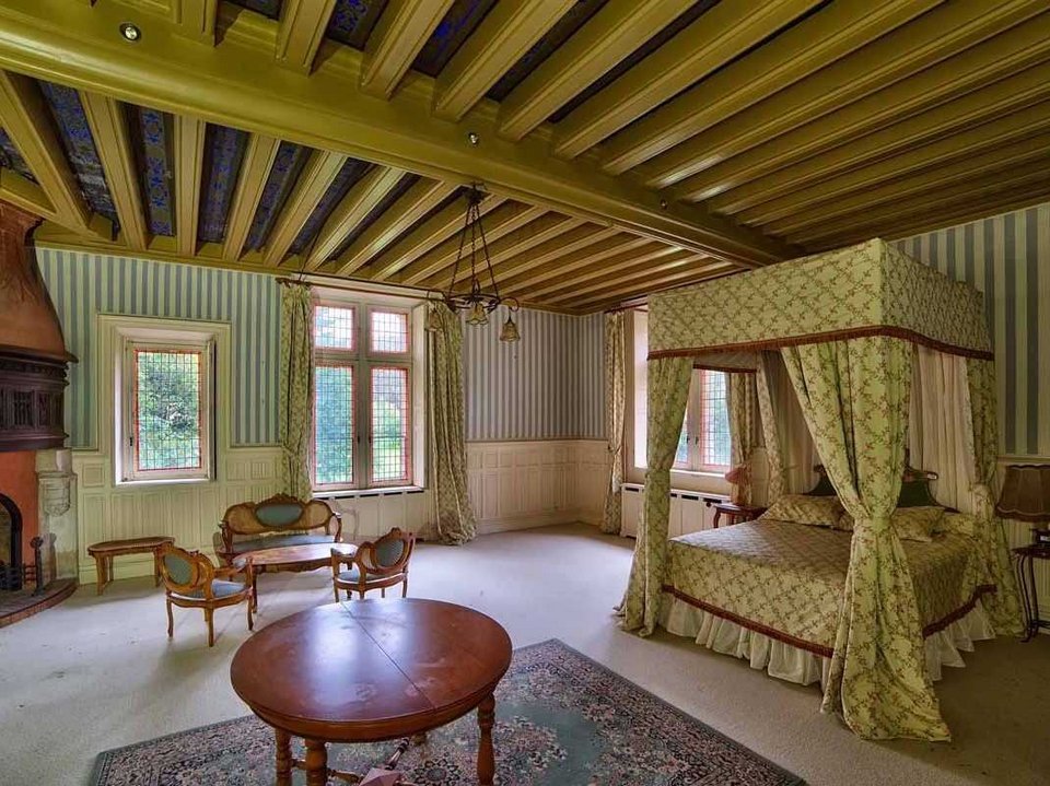 Το κάστρο του Παραμυθιού στο Παρίσι που αναζητά ιδιοκτήτη [εικόνες] | iefimerida.gr 9