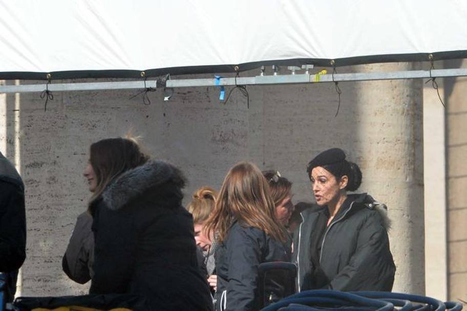 Η 50άρα Μπελούτσι στον Τζέιμς Μποντ: Σέξι χήρα στα μαύρα, καθηλώνει [εικόνες] | iefimerida.gr 25