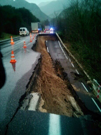 Κόπηκε στα δύο η Εθνική Ιωαννίνων-Αρτας – Πλημμύρισε η Εγνατία - Κατολίσθηση στην Παραμυθιά [εικόνες&βίντεο] | iefimerida.gr 0