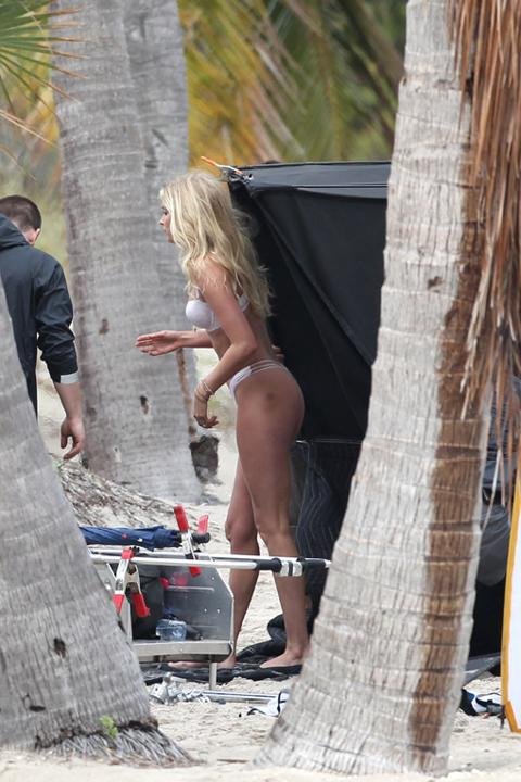 Τα μελανιασμένα οπίσθια του «Αγγέλου» της Victoria's Secret έγιναν viral [εικόνες] | iefimerida.gr 3