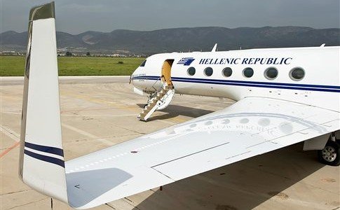 Στο σφυρί το... πρωθυπουργικό αεροσκάφος -Η πτήση για διακοπές στη Σκιάθο & η πρόταση υπουργού σε καλλονή για... βόλτα [εικόνες] | iefimerida.gr 1