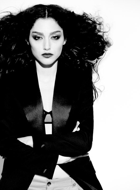 Για να εκδικηθεί το Ιράν που την έδιωξε, φωτογραφήθηκε ολόγυμνη [εικόνες] | iefimerida.gr 1