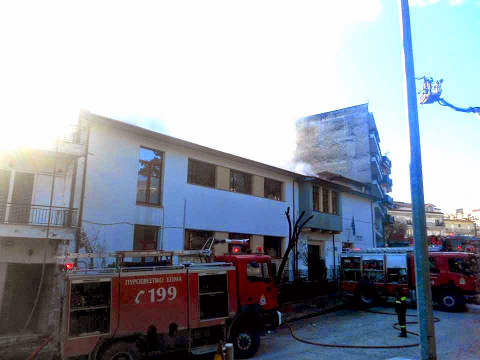 Στις φλόγες τυλίχτηκε δημοτικό σχολείο στα Ιωάννινα [εικόνες]  | iefimerida.gr 1
