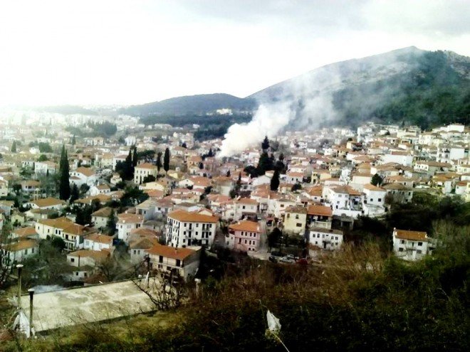 «Λαμπάδιασε» σπίτι στην παλιά πόλη της Ξάνθης λόγω σόμπας [εικόνες & βίντεο] | iefimerida.gr 1