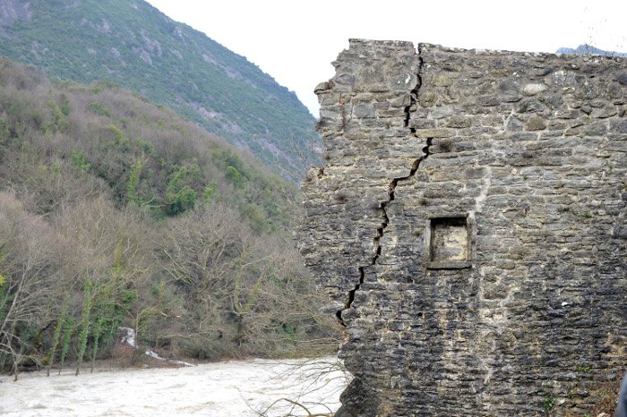 Σοκ από την  κατάρρευση της «Ακρόπολης της Ηπείρου» -Η φορτισμένη ιστορία του γεφυριού της Πλάκας [εικόνες] | iefimerida.gr 13