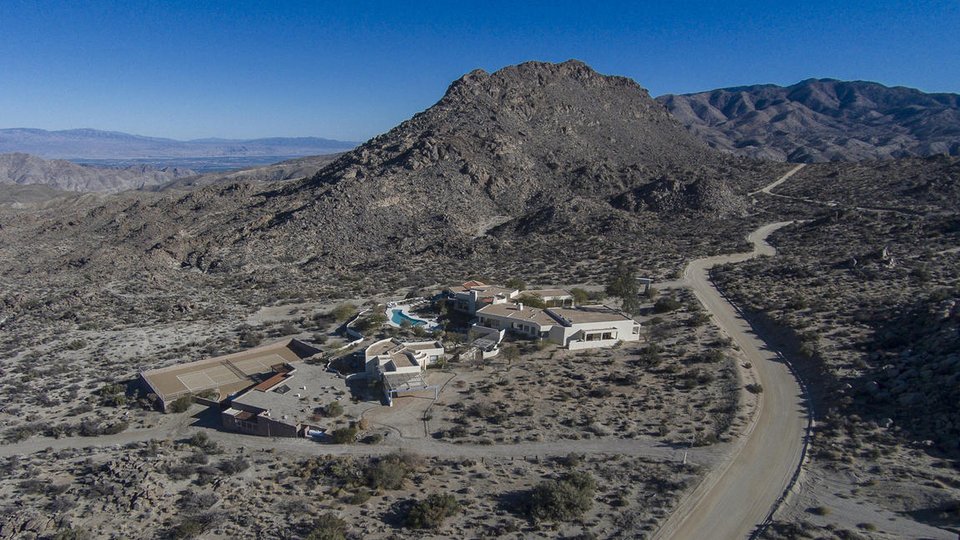 Η απίστευτη έπαυλη στην έρημο της κληρονόμου του Gucci -Την πουλάει για 7,5 εκατ. δολάρια [εικόνες] | iefimerida.gr 9