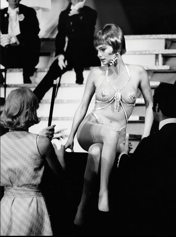 Η Ελίζαμπεθ Τέιλορ σαν μαθήτρια, η Μπριζίτ Μπαρντό με τα πόδια σε κουβά -Σταρ όπως δεν τους έχουμε ξαναδεί [εικόνες] | iefimerida.gr 9