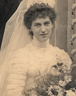 Η νοικοκυρά που έγραψε τις πρώτες «50 αποχρώσεις του γκρι» -Ενα βιβλίο βιασμών και υποταγής που σκανδάλισε [εικόνες] | iefimerida.gr 0