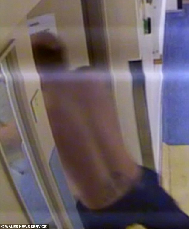 Εξαγριωμένος σύζυγος εισβάλλει σε νοσοκομείο για να σκοτώσει τη σύζυγό του [εικόνες] | iefimerida.gr 2