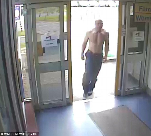 Εξαγριωμένος σύζυγος εισβάλλει σε νοσοκομείο για να σκοτώσει τη σύζυγό του [εικόνες] | iefimerida.gr 0