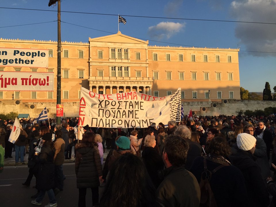 Χιλιάδες κόσμου στο Σύνταγμα στη συγκέντρωση αλληλεγγύης [εικόνες] | iefimerida.gr 6