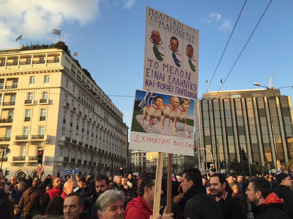 Χιλιάδες κόσμου στο Σύνταγμα στη συγκέντρωση αλληλεγγύης [εικόνες] | iefimerida.gr 8