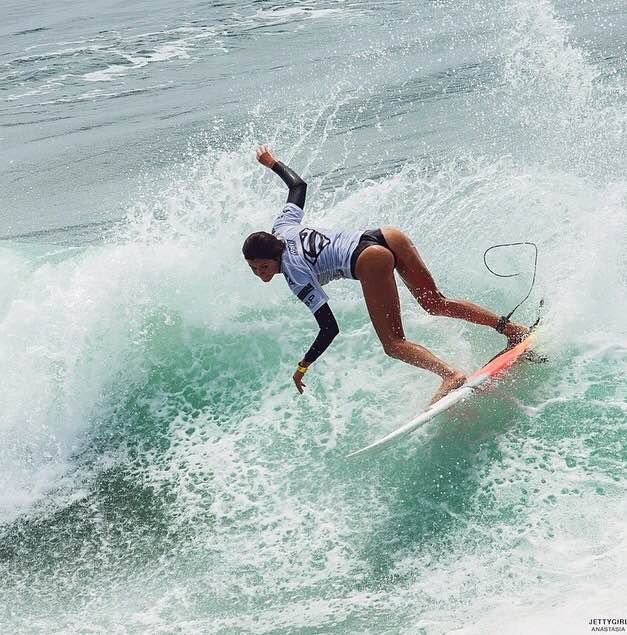 Η καυτή σέρφερ που αναστατώνει το Instagram [εικόνες & βίντεο] | iefimerida.gr 16