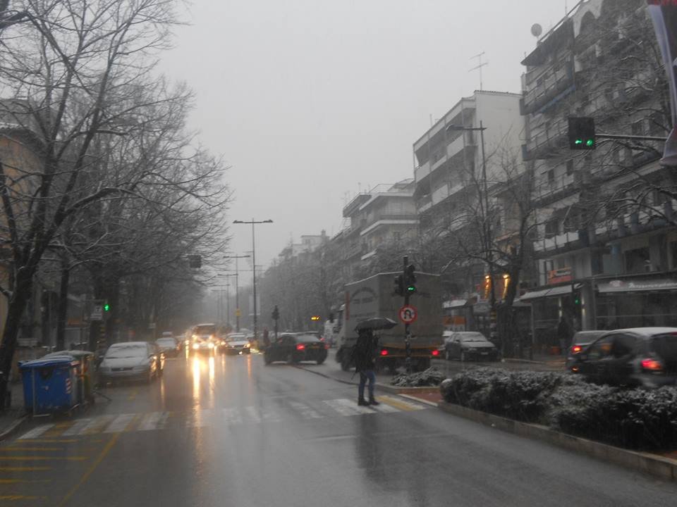 Πολικό ψύχος στα Γιάννενα -Σφοδρή χιονόπτωση μέσα στην πόλη [εικόνες & βίντεο] | iefimerida.gr 2