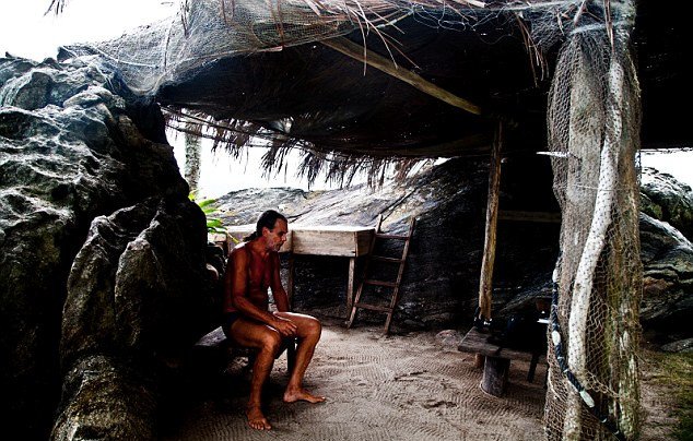 Ο άνθρωπος με την καλύτερη δουλειά στον κόσμο -Ο σύγχρονος Ροβινσώνας Κρούσος, που ζει σε έρημο νησί [εικόνες] | iefimerida.gr 5