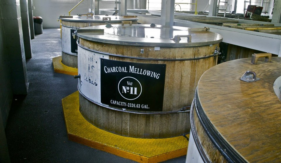 Καρέ καρέ πώς φτιάχνεται το ουίσκι Jack Daniel's -Η απίστευτη διαδικασία [εικόνες] | iefimerida.gr 13