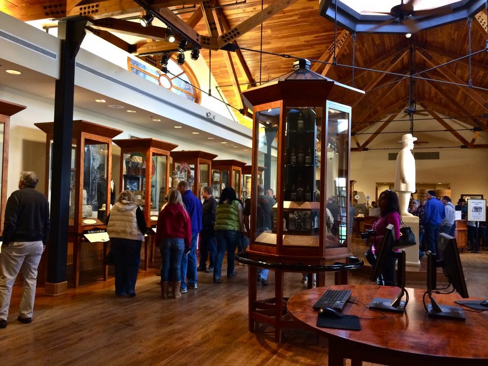 Καρέ καρέ πώς φτιάχνεται το ουίσκι Jack Daniel's -Η απίστευτη διαδικασία [εικόνες] | iefimerida.gr 1