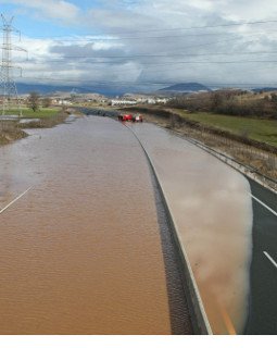Κόπηκε στα δύο η Εθνική Ιωαννίνων-Αρτας – Πλημμύρισε η Εγνατία - Κατολίσθηση στην Παραμυθιά [εικόνες&βίντεο] | iefimerida.gr 2