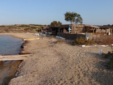 Υδρούσα ή Κατραμονήσι: Το νησί των... σκαφάτων που αγόρασαν η Λάσπα και ο σύζυγός της [εικόνες] | iefimerida.gr 6