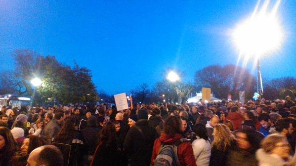 Ανάσα Αξιοπρέπειας: Εκατοντάδες χιλιάδες άνθρωποι διαδηλώσαν στην Ελλάδα και στον κόσμο  [εικόνες & βίντεο] | iefimerida.gr 23