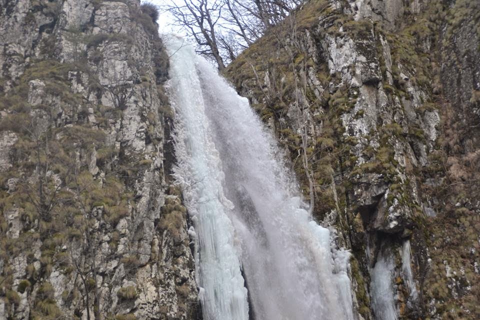 Mαγικές εικόνες: Πάγωσε ξανά ο καταρράκτης του Λειβαδίτη στην Ξάνθη [εικόνες] | iefimerida.gr 0