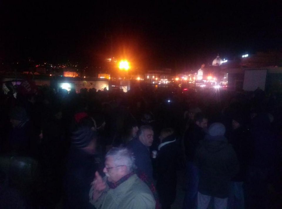 Ανάσα Αξιοπρέπειας: Εκατοντάδες χιλιάδες άνθρωποι διαδηλώσαν στην Ελλάδα και στον κόσμο  [εικόνες & βίντεο] | iefimerida.gr 24