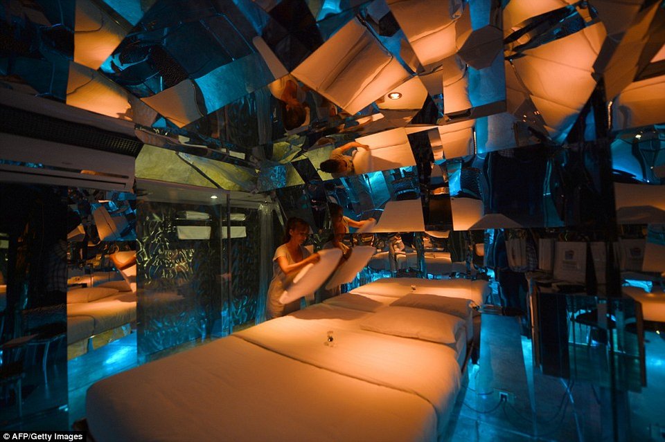 Στα άδυτα των ξενοδοχείων της... αγάπης: Δωμάτια για όλα τα γούστα των παράνομων ζευγαριών [εικόνες] | iefimerida.gr 7