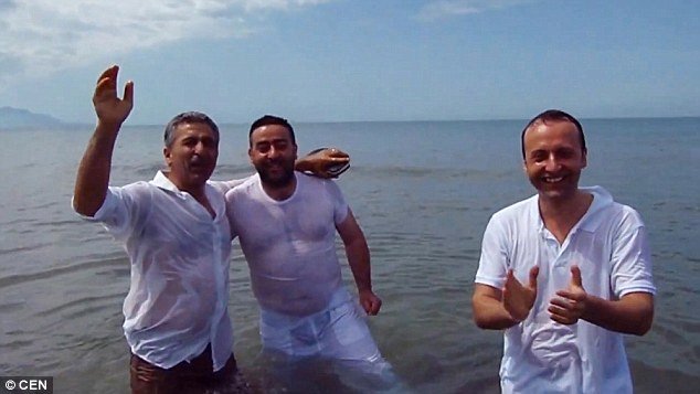 Ο άτυχος μαφιόζος που πήγε να βαπτιστεί και συνελήφθη [εικόνες & βίντεο]   | iefimerida.gr 3