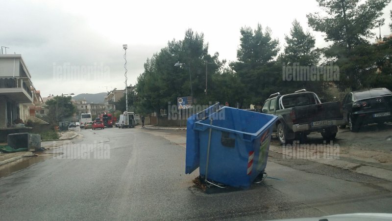 Θάφτηκε κάτω από τη λάσπη η Μάνδρα -Πάνω από 30 αυτοκίνητα καταστράφηκαν από τις πλημμύρες  [εικόνες] | iefimerida.gr 16