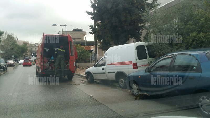 Θάφτηκε κάτω από τη λάσπη η Μάνδρα -Πάνω από 30 αυτοκίνητα καταστράφηκαν από τις πλημμύρες  [εικόνες] | iefimerida.gr 15