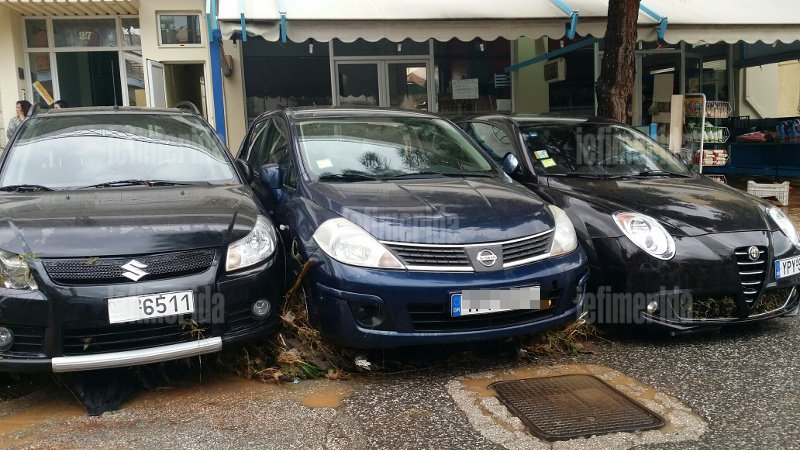 Θάφτηκε κάτω από τη λάσπη η Μάνδρα -Πάνω από 30 αυτοκίνητα καταστράφηκαν από τις πλημμύρες  [εικόνες] | iefimerida.gr 19