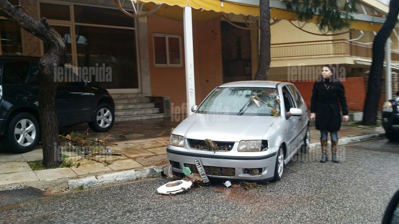 Θάφτηκε κάτω από τη λάσπη η Μάνδρα -Πάνω από 30 αυτοκίνητα καταστράφηκαν από τις πλημμύρες  [εικόνες] | iefimerida.gr 23