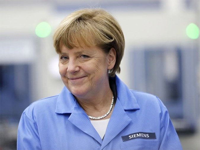 Η Μέρκελ... ντύθηκε εργάτρια σε εργοστάσιο της Siemens [εικόνες] | iefimerida.gr 0