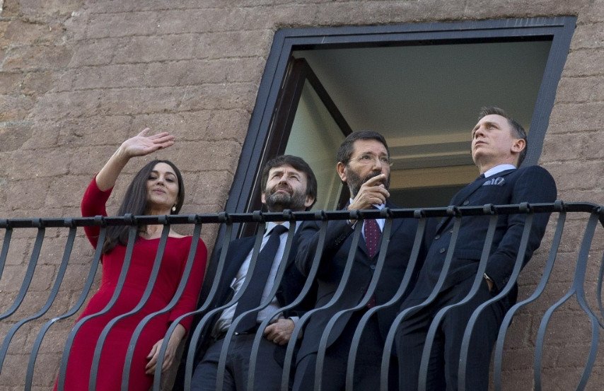 Εκρηκτικό Bond Girl στα κόκκινα η Μπελούτσι, μοίρασε εγκεφαλικά στη Ρώμη [εικόνες] | iefimerida.gr 7