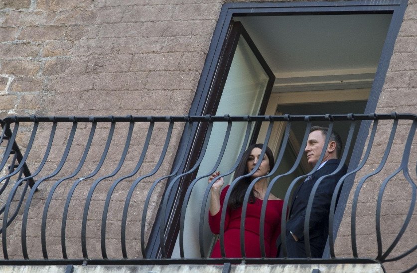 Εκρηκτικό Bond Girl στα κόκκινα η Μπελούτσι, μοίρασε εγκεφαλικά στη Ρώμη [εικόνες] | iefimerida.gr 9