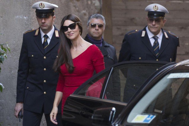 Εκρηκτικό Bond Girl στα κόκκινα η Μπελούτσι, μοίρασε εγκεφαλικά στη Ρώμη [εικόνες] | iefimerida.gr 6