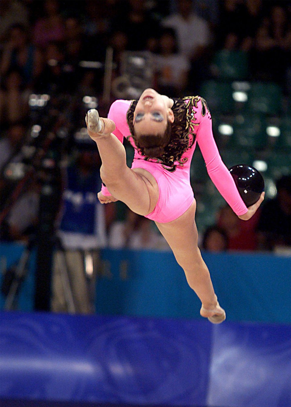 Μορφούλα Ντώνα: Ποια είναι η νικήτρια του Dancing που έδενε τα πόδια της κόμπο στους Ολυμπιακούς και μάγευε την υφήλιο [εικόνες] | iefimerida.gr 1