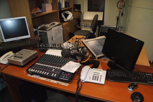 Σάμος: Εδειραν δημοσιογράφο την ώρα που έκανε εκπομπή [εικόνες] | iefimerida.gr 0