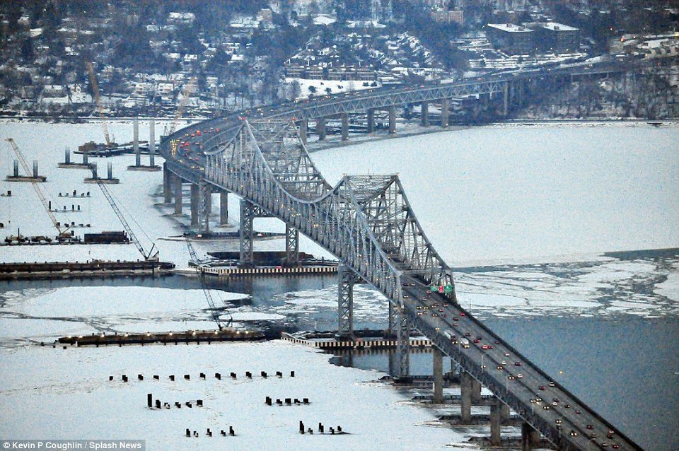 Σε κλοιό πάγου η Νέα Υόρκη- Πάγωσε ο ποταμός Χάντσον [εικόνες & βίντεο]  | iefimerida.gr 3