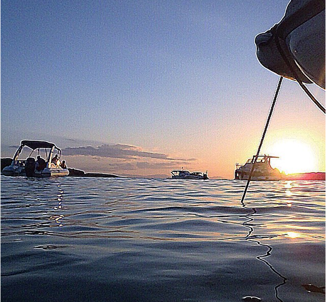 Υδρούσα ή Κατραμονήσι: Το νησί των... σκαφάτων που αγόρασαν η Λάσπα και ο σύζυγός της [εικόνες] | iefimerida.gr 0