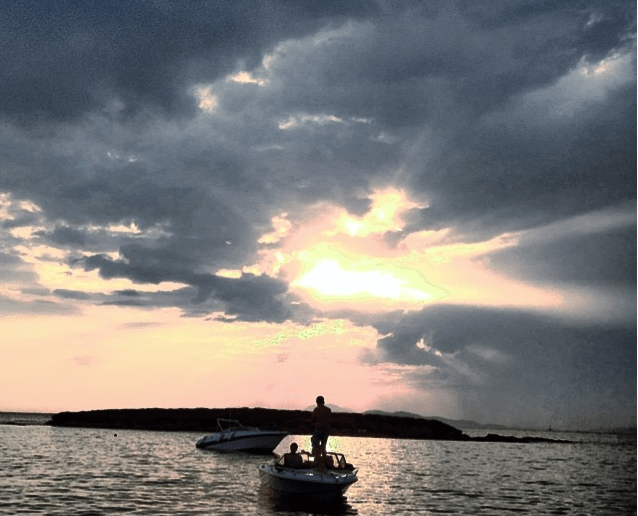 Υδρούσα ή Κατραμονήσι: Το νησί των... σκαφάτων που αγόρασαν η Λάσπα και ο σύζυγός της [εικόνες] | iefimerida.gr 5