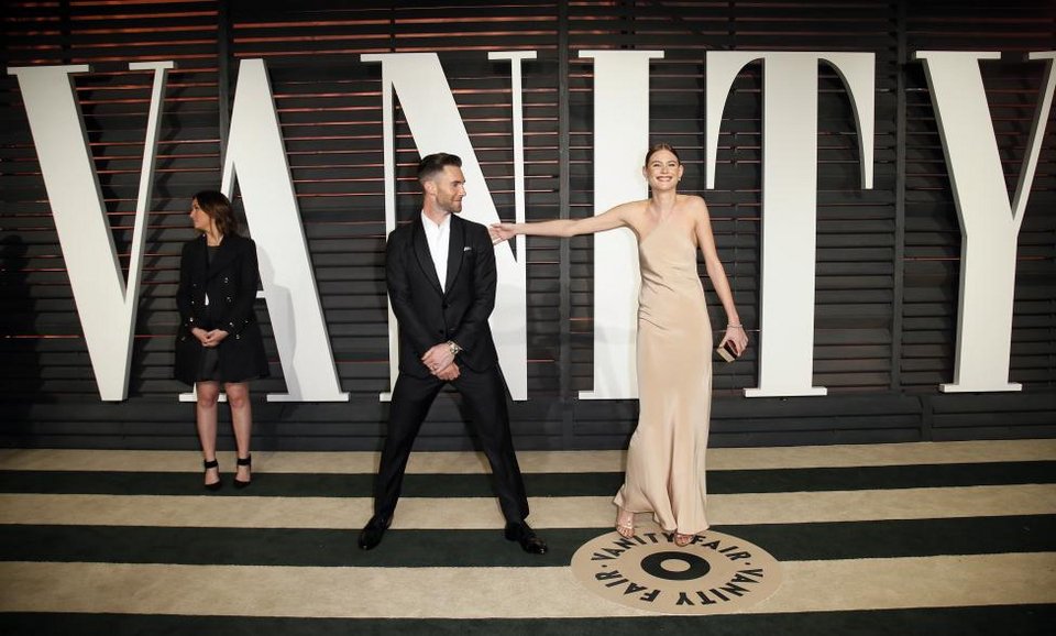 Ολα όσα έγιναν στα πάρτι μετά τα Οσκαρ: Καυτά φιλιά, ημίγυμνες εμφανίσεις και selfie [εικόνες] | iefimerida.gr 11
