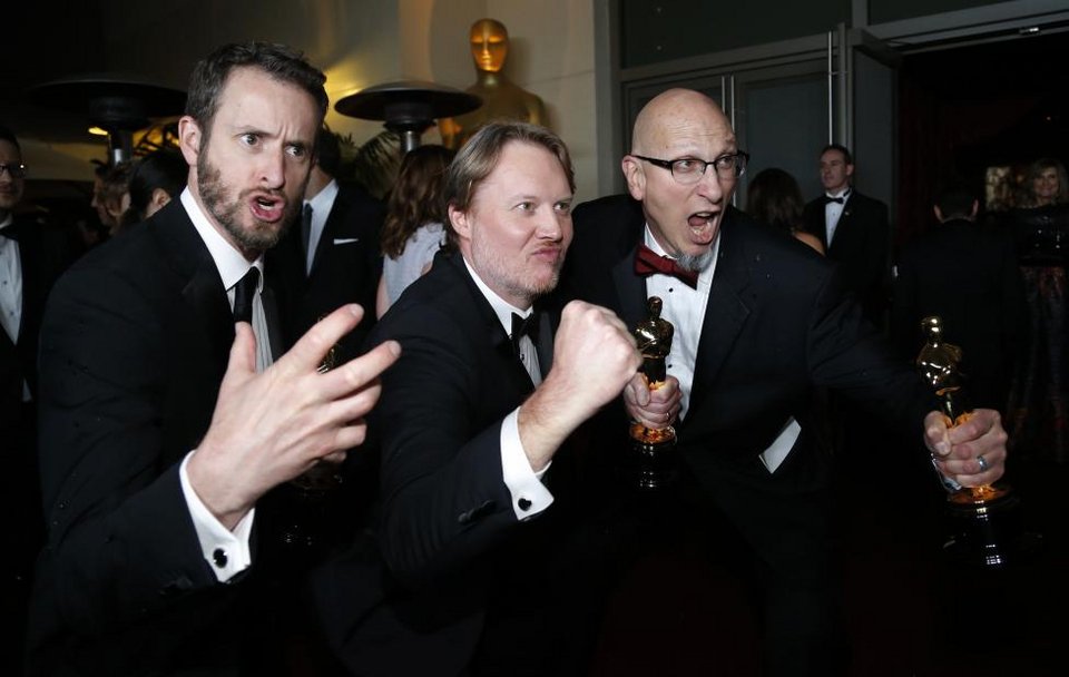 Ολα όσα έγιναν στα πάρτι μετά τα Οσκαρ: Καυτά φιλιά, ημίγυμνες εμφανίσεις και selfie [εικόνες] | iefimerida.gr 13