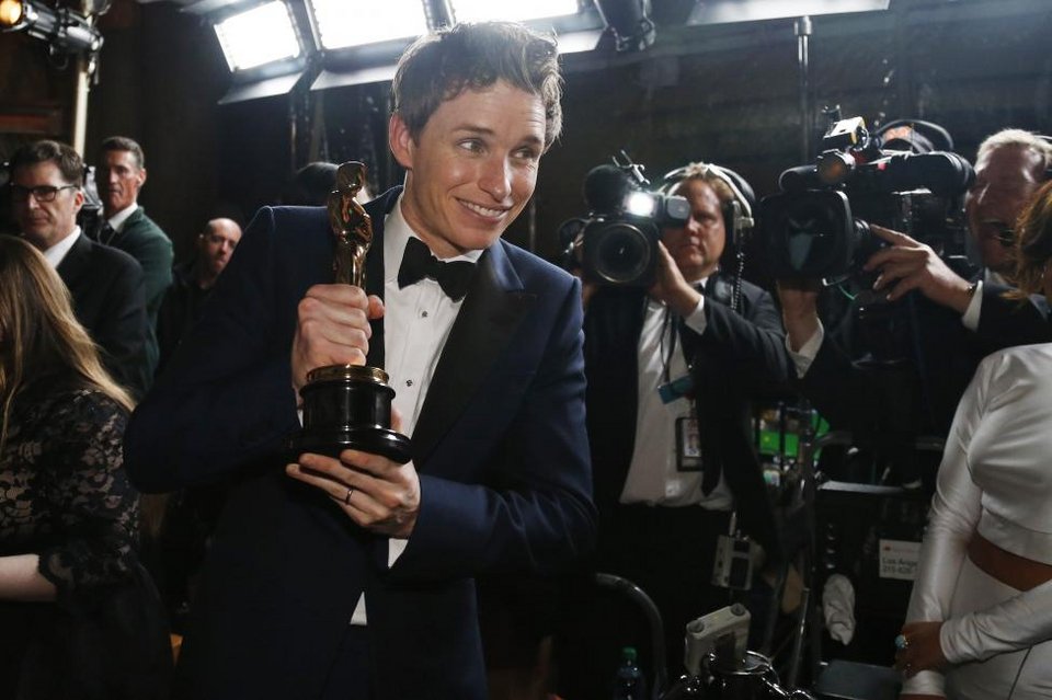 Ολα όσα έγιναν στα πάρτι μετά τα Οσκαρ: Καυτά φιλιά, ημίγυμνες εμφανίσεις και selfie [εικόνες] | iefimerida.gr 1